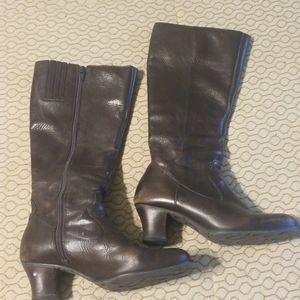 Gianni Bini brown leather boots